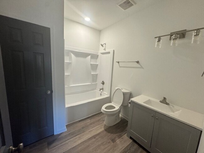 Building Photo - 20 Sanford Ave