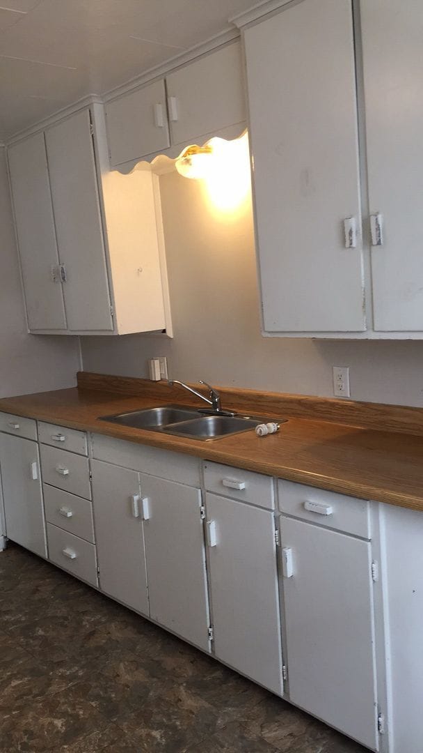 Building Photo - PRELEASE: 4 bd/1ba across from Laurel Park + near WWU