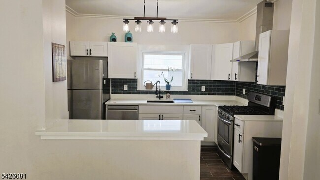 Building Photo - 143 Main St