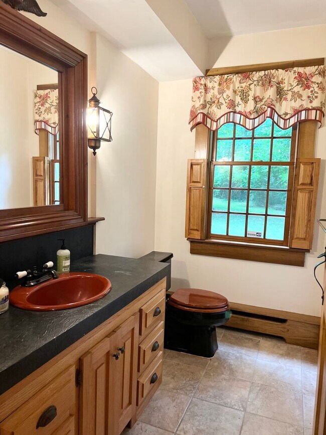 Building Photo - Private single family home for rent in East haddam