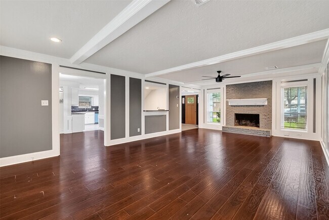 Building Photo - 2402 Oak Shores Dr