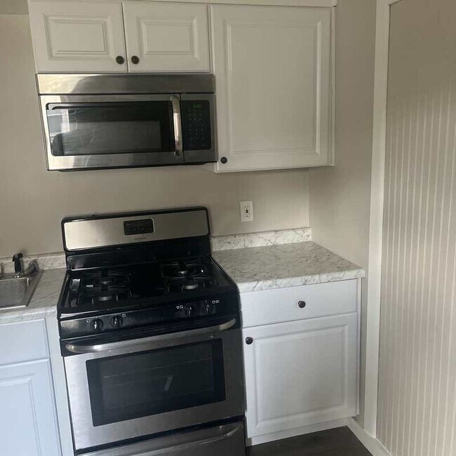 Building Photo - 3233 W 50th St