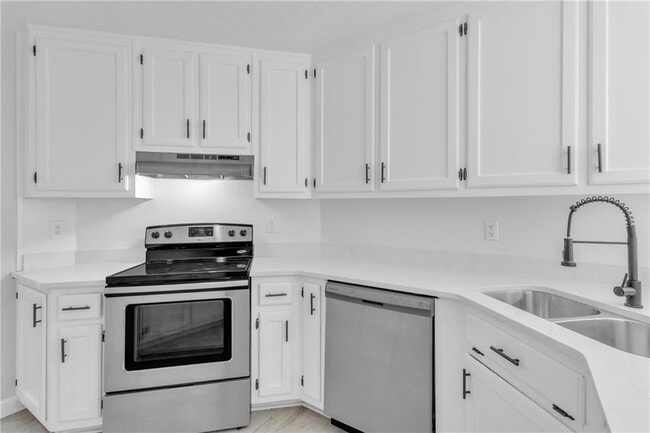 Building Photo - 250 Meadow View Dr