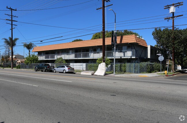 Primary Photo - 14237 Vanowen St