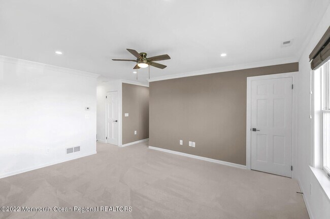 Building Photo - 324 Shore Dr