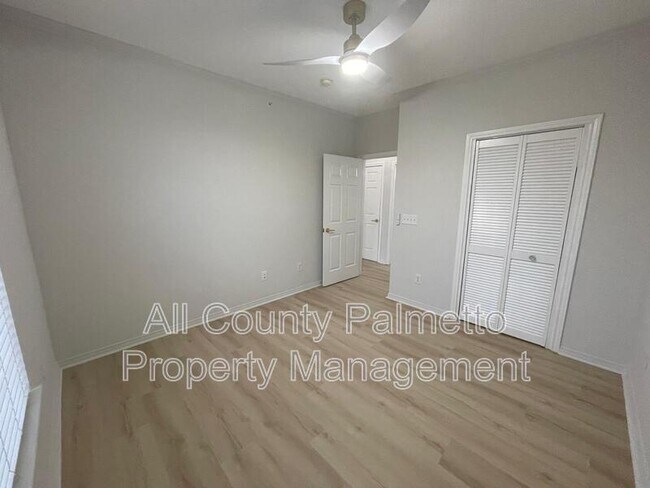 Building Photo - 130 River Landing Dr