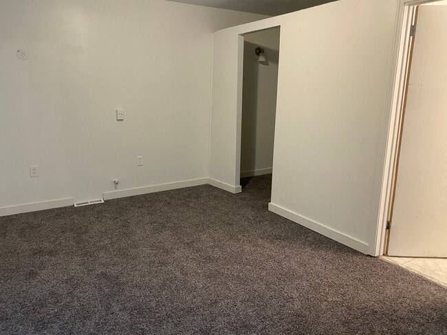 Building Photo - 3 Bedroom 2 Bath Home In Roseville