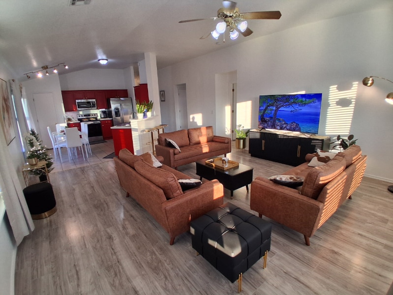 Building Photo - 2 Cloverdale and Wheatland