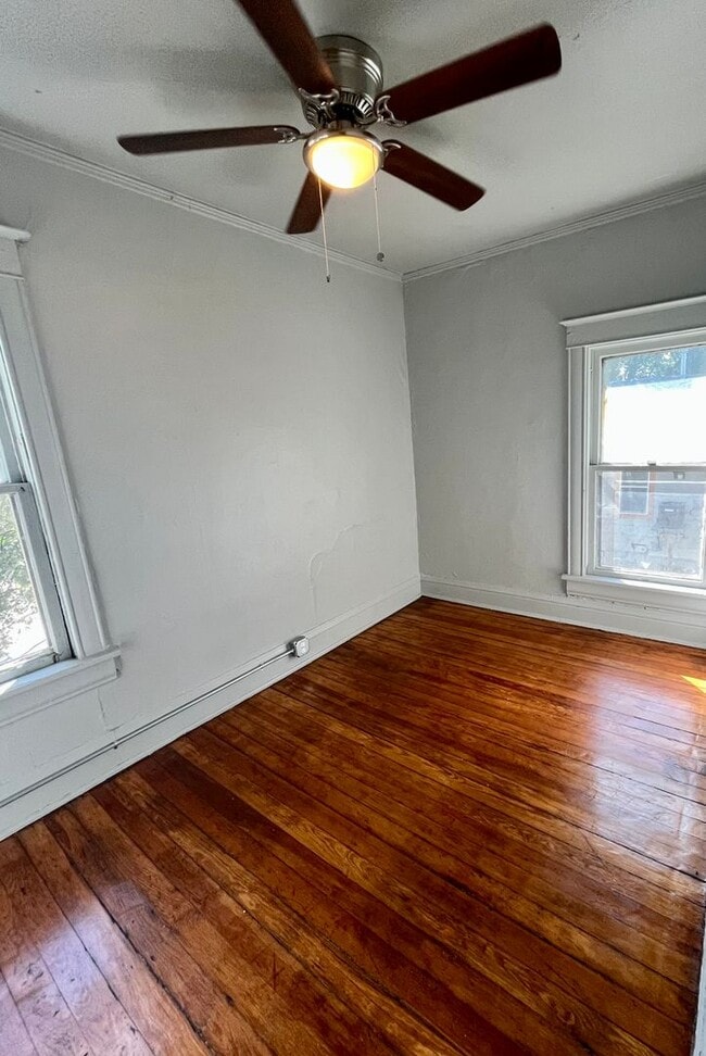 Building Photo - 3 bedroom / 2 bath home!