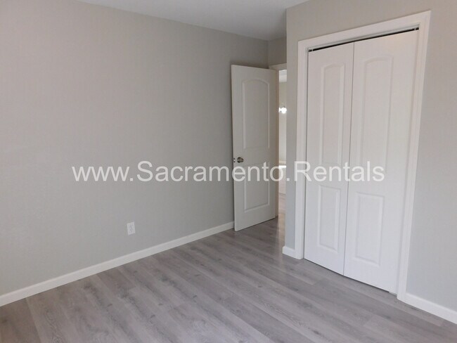 Building Photo - Updated 2bd/1ba Rocklin Halfplex with Garage