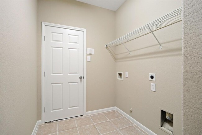 Building Photo - 7723 Butler Lakes Ct