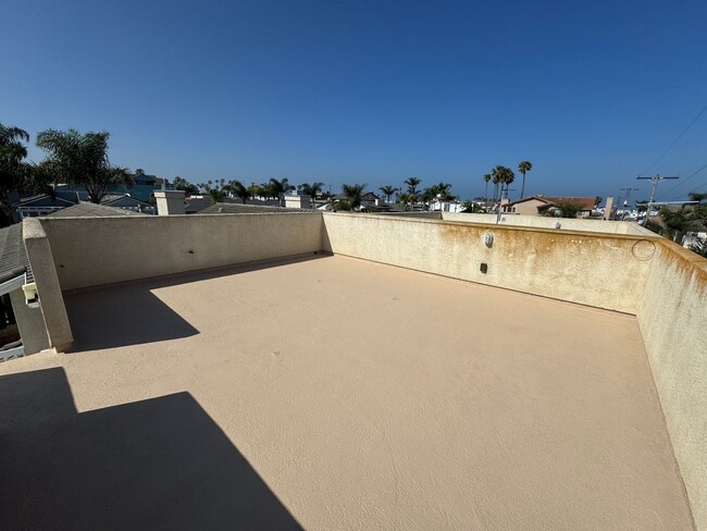 Building Photo - COASTAL Living | Blocks from the beach