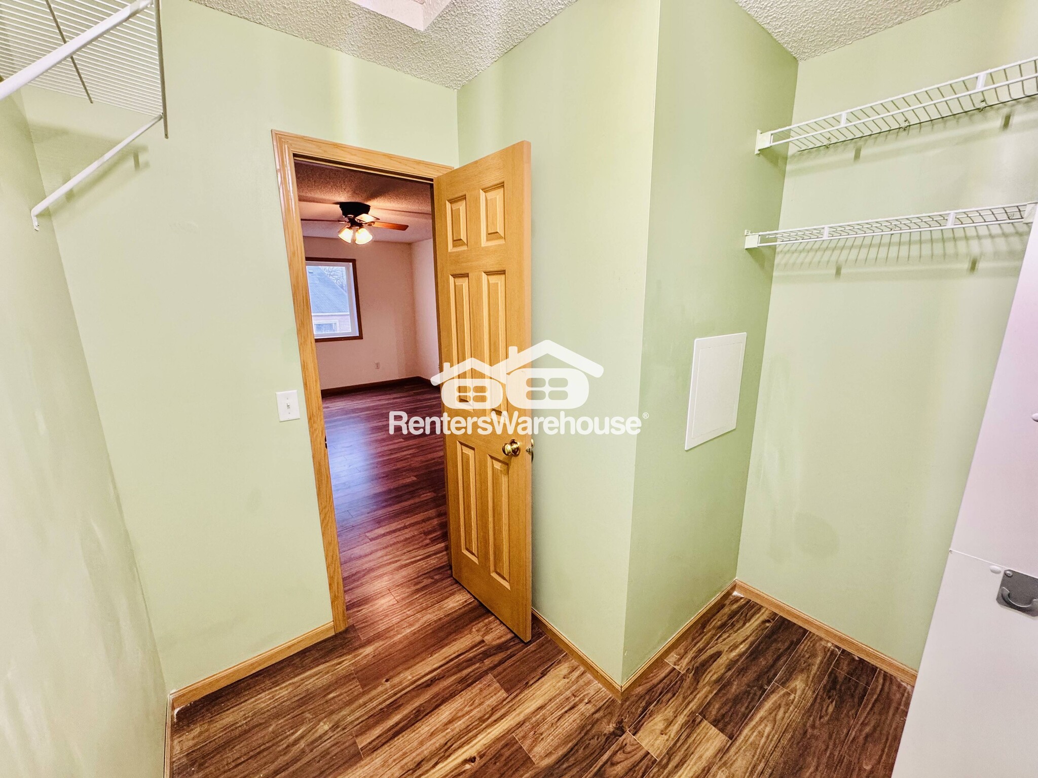 Building Photo - 6808 Meadow Grass Ln S