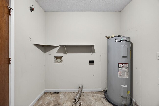 Building Photo - Nice family home!