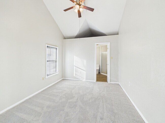 Building Photo - 1307 NW Maple Ave