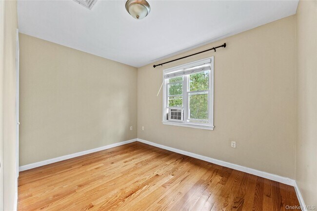 Building Photo - 164-31 Underhill Ave