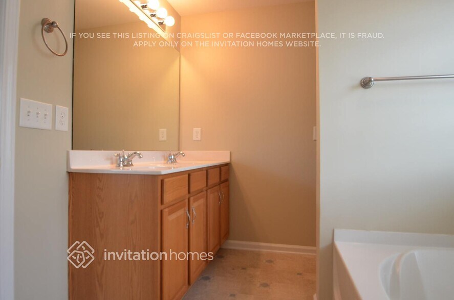 Building Photo - 2136 Mallard Pointe Dr