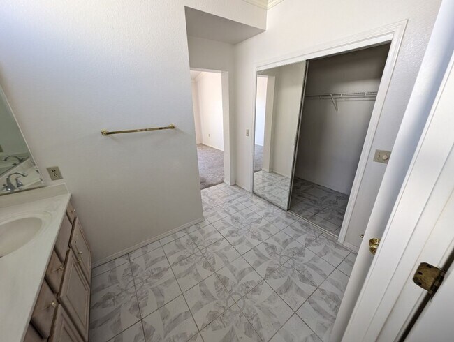 Building Photo - 2504 Sunup Dr