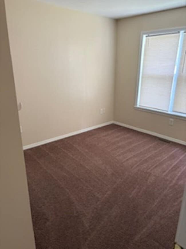 Building Photo - Duplex for rent