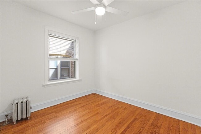 Building Photo - Large One Bedroom in Andersonville