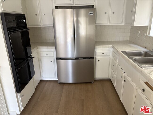 Building Photo - 2300 Grand Canal