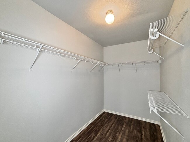 Building Photo - Gorgeous 3 bedroom with loft!