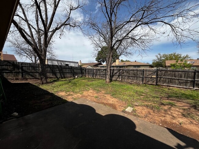 Building Photo - Nice 3 bedroom, 2 bath Home in College Hills West Available SOON!