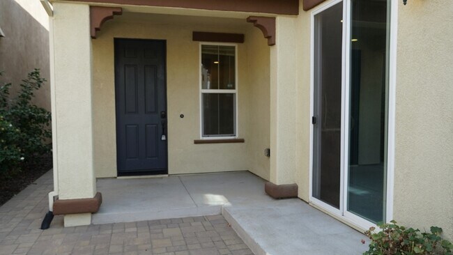 Building Photo - Beautiful two story home in Roseville!