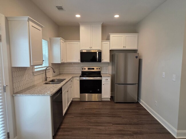 Building Photo - 57 Oakmont Dr