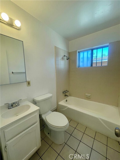 Building Photo - 510 S Vine Ave