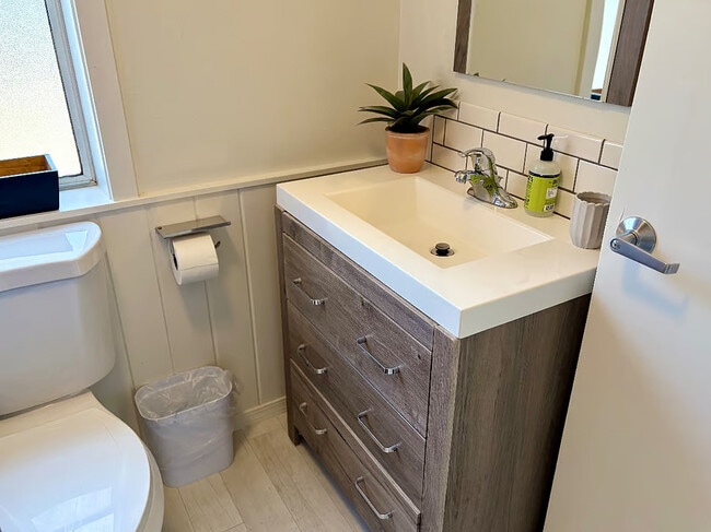 Building Photo - 4755 N Pearl St