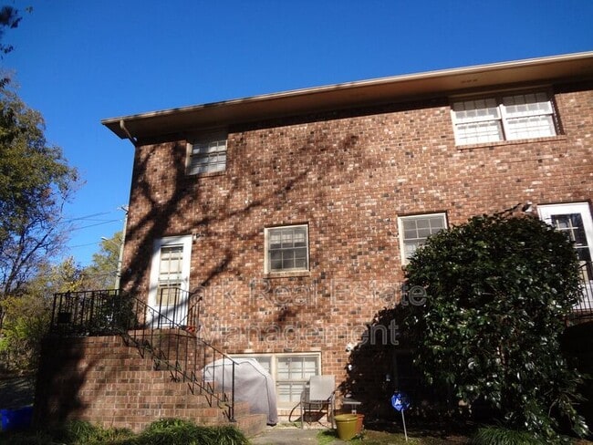 Building Photo - 218 Ransom St