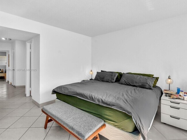 Building Photo - 1770 NE 191st St