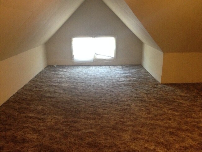 Building Photo - 1379 Forsythe Ave
