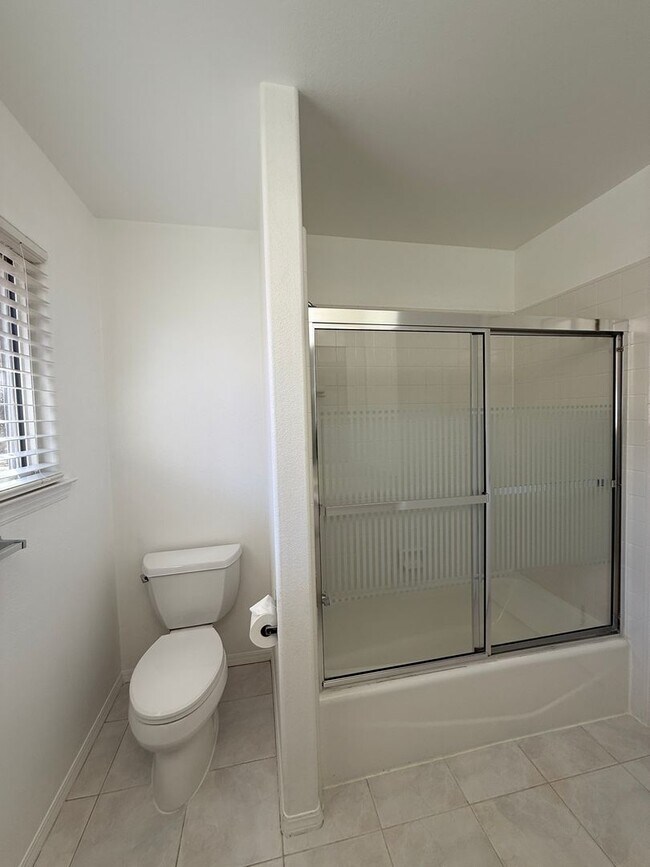 Building Photo - 2441 Iron Ridge Ct