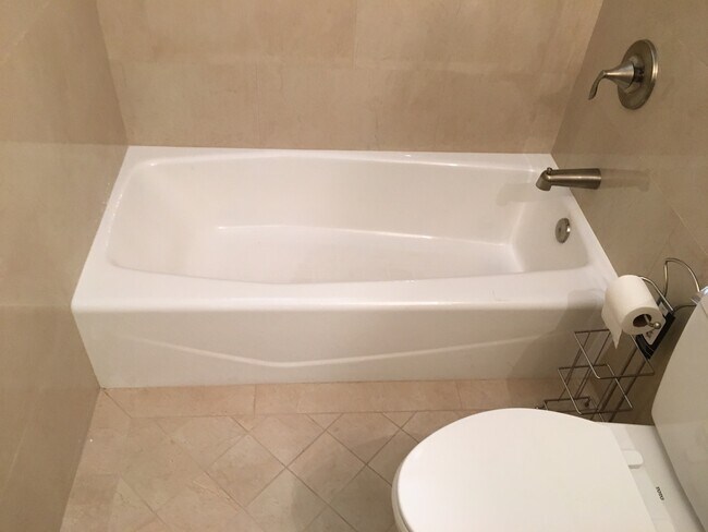 Building Photo - Main16761-73