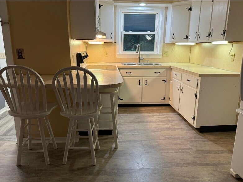 Building Photo - 404 S 4th St