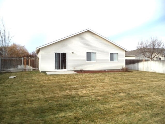 Building Photo - 600 S Queens Dr