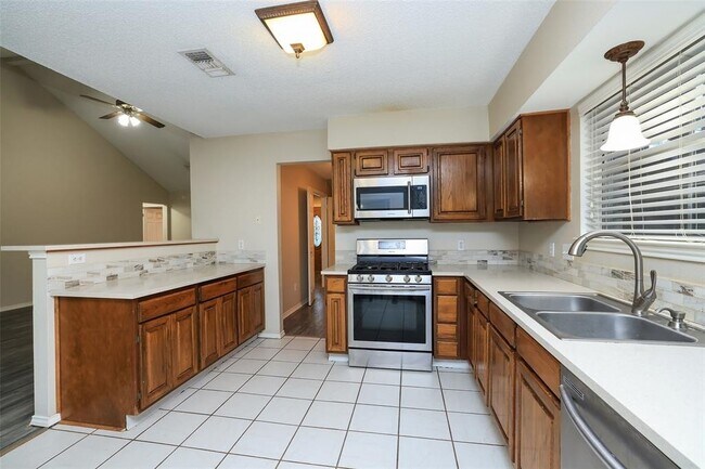 Building Photo - 9130 Kirkleigh Ln