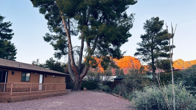 Building Photo - HOUSE - VILLAGE OF OAK CREEK