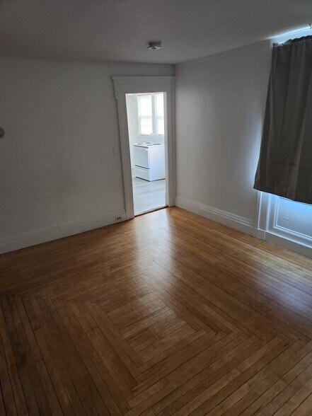 Building Photo - 185 Thames St