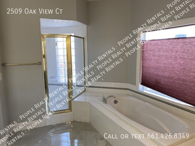 Building Photo - 2509 Oak View Ct