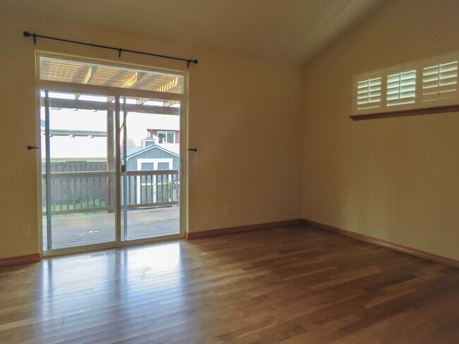 Building Photo - Master on Main- 3 Bedroom Plus 3 Bath Home...