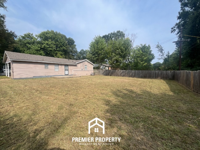 Building Photo - 5580 Lochinvar Rd