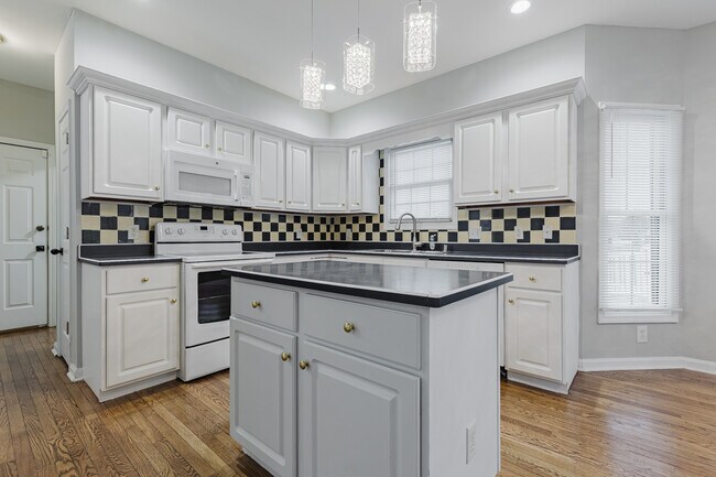 Building Photo - 404 Michigan Ave