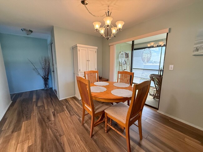 Building Photo - 2 Bedroom/2 Bathroom Available Now! 55+ An...