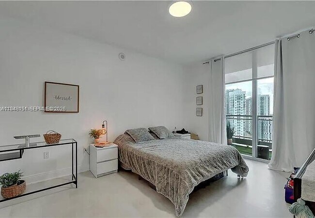 Building Photo - 90 SW 3rd St