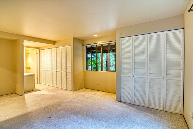 Building Photo - Mercer Island Home