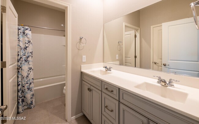 Building Photo - 10324 S Barlow Way