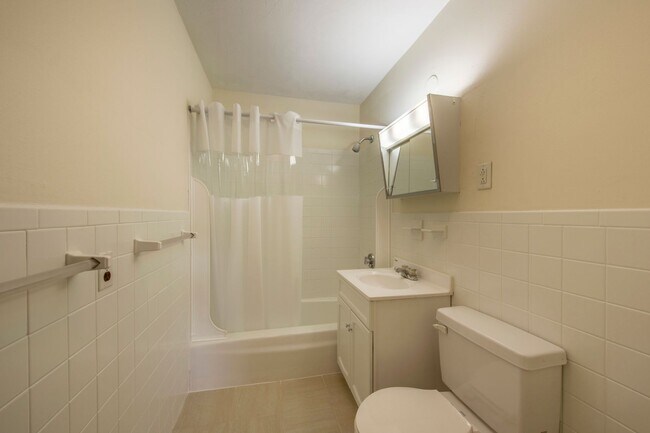 Building Photo - Gardner St Allston 2bed / 1bath with heat and hot water included, no broker fee